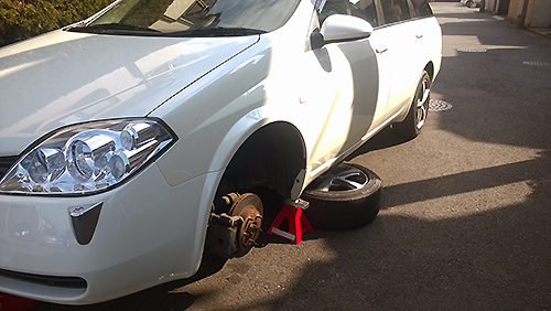 プリメーラワゴン ジャッキアップ