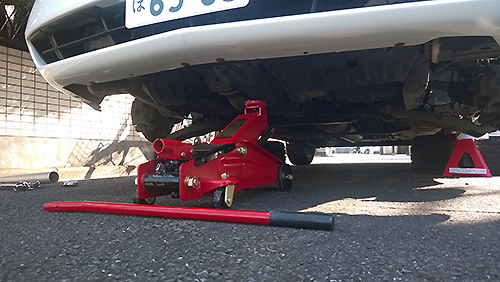 ジャッキポイントにしっかりと当てる