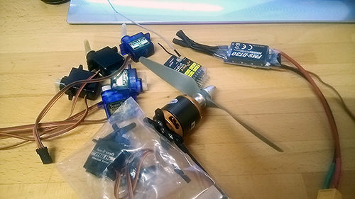 モーターやアンプ、サーボ、受信機とか