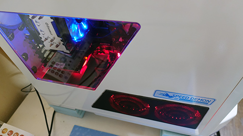 現在のメインマシーン(横)