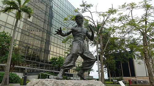 尖沙咀東海濱平台花園　ブルース・リーの像