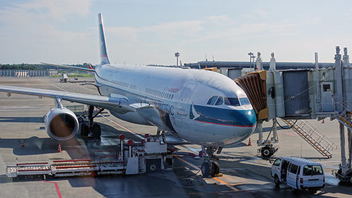 飛行機はキャセイパシフィック航空