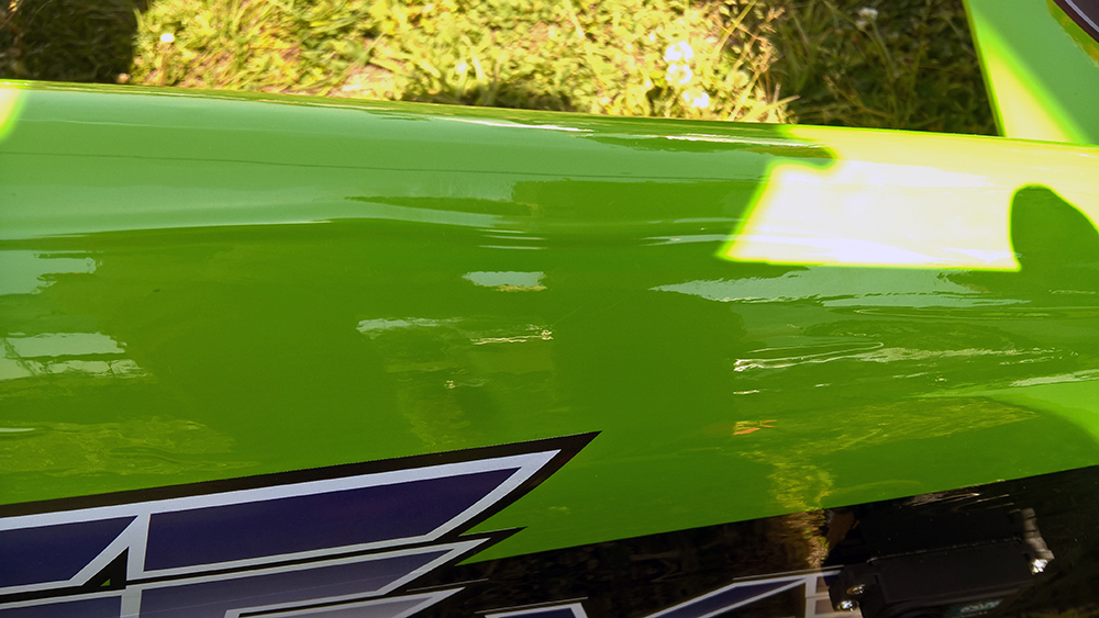 EDGE540V3 78" 太陽でフィルムが歪んだ状態