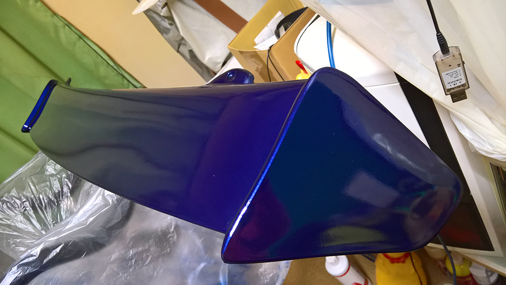 テールゲートスポイラー塗装